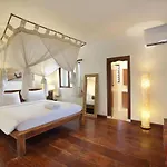 Big Private 7 Bed, 7 Bath, Goldflower Villa With 2X Pool, 2X Lounge, Best Location