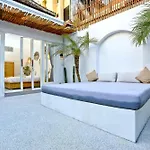 Villa Elijah