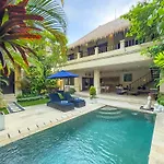 Villa Bugis Kayu Aya Seminyak