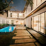 Seminyak Vila 4Bedroom Near Beach Lafavela
