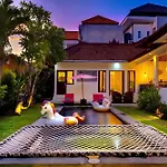 Taman Pangeran Villa In Seminyak, 2Br Large Pool, Prime Location !