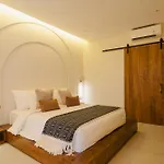 Casa Yellowstone 4Br - Seminyak