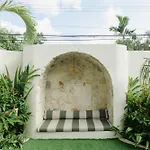 Casa Yellowstone 4Br - Seminyak