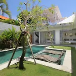 New 4 Bdr Villa Rooftop & Pool Seminyak Petitenget