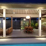 Villa Hujan