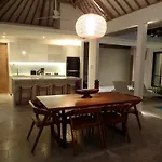 Villa Hujan
