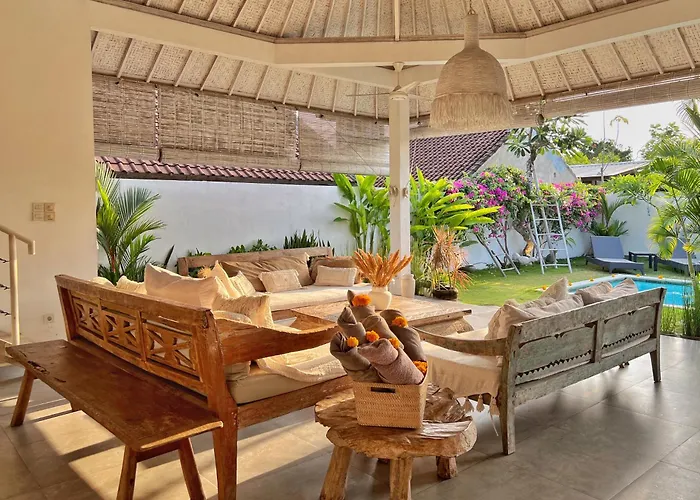 Villa Rocher - Modern 3 Bedroom Villa Batu Belig 3 Min Beach