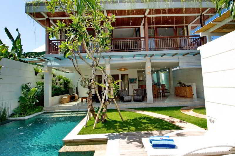 Villa Lumut 3 Bedrooms Central *