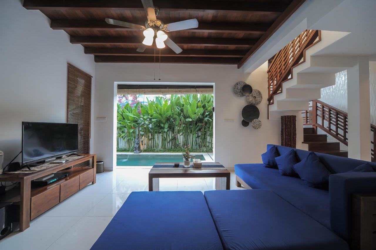 Villa Cosmo, *