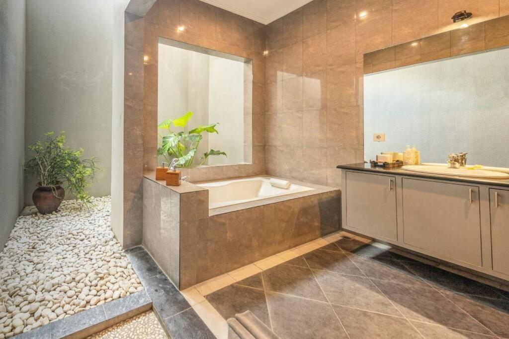 Akmali - 3 Bedrooms