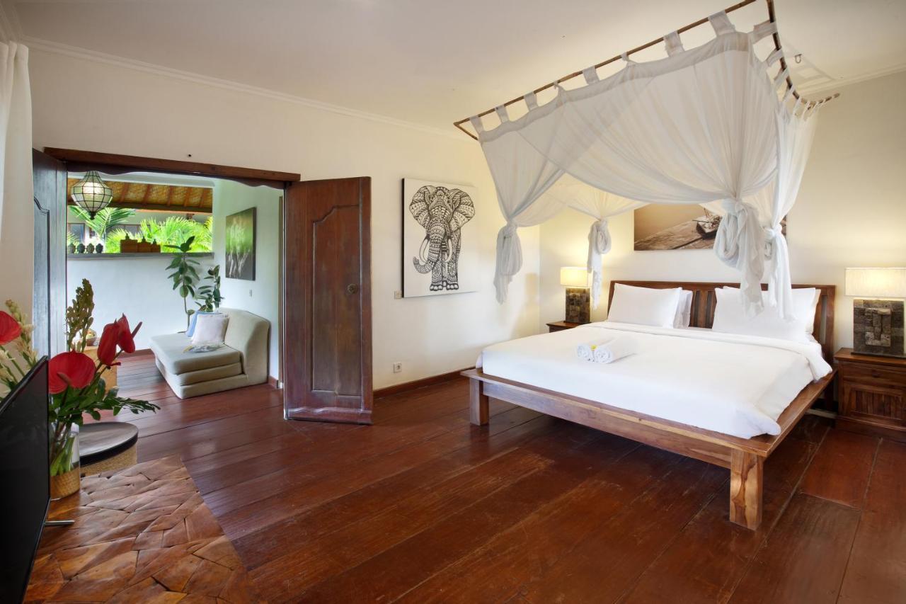 Big Private 7 Bed, 7 Bath, Goldflower With 2x Pool, 2x Lounge, Best Location Seminyak (Bali)