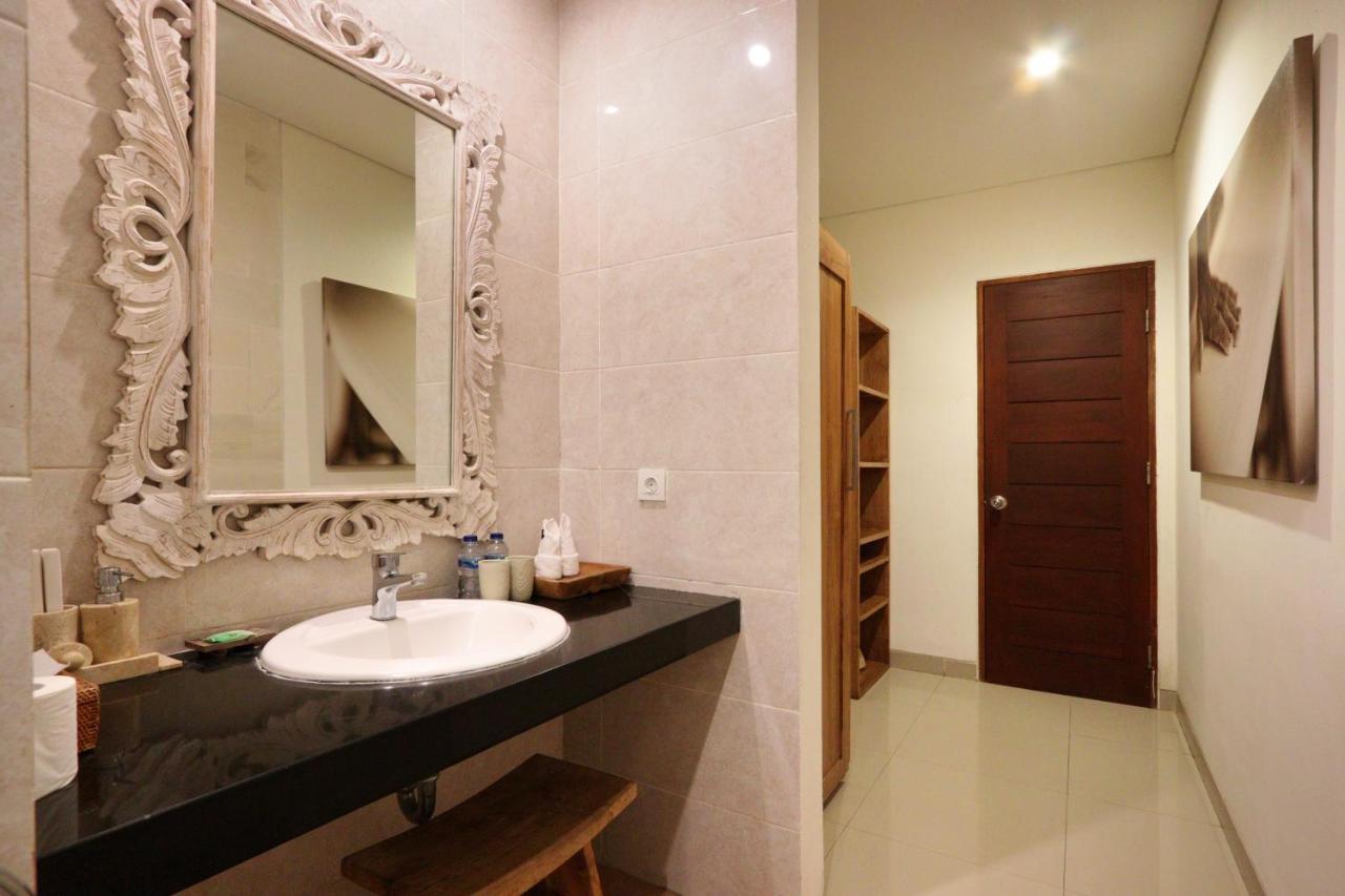 Villa Big Private 7 Bed, 7 Bath, Goldflower With 2x Pool, 2x Lounge, Best Location Seminyak (Bali)