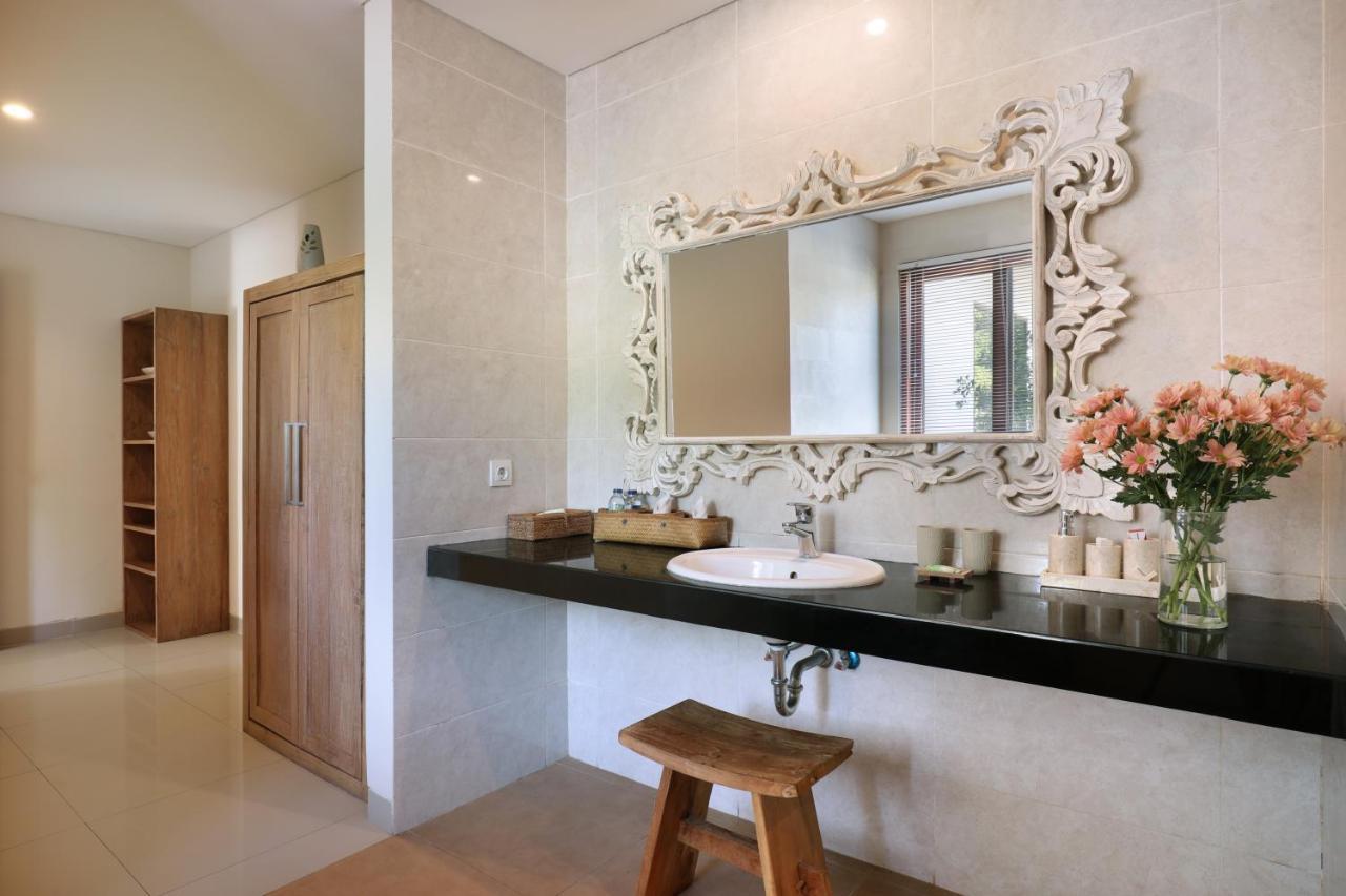Big Private 7 Bed, 7 Bath, Goldflower With 2x Pool, 2x Lounge, Best Location Villa Seminyak (Bali)