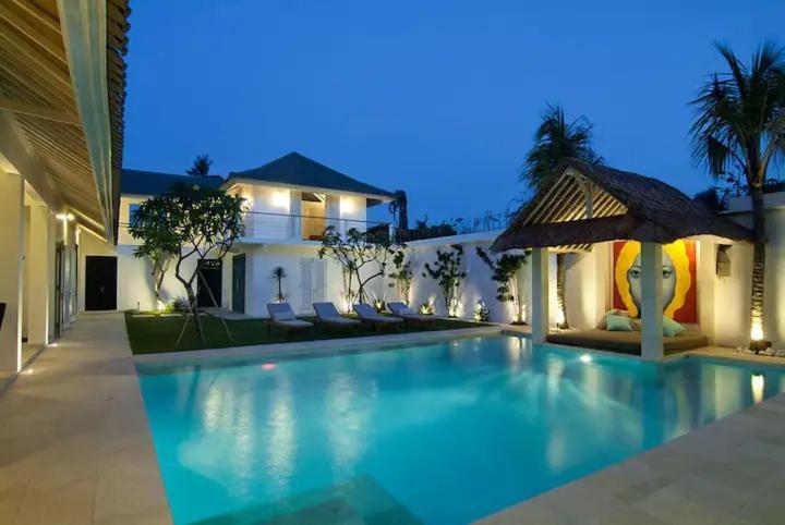 6 Bedrooms Villa Seminyak (Bali)