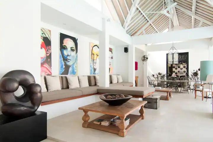 6 Bedrooms *