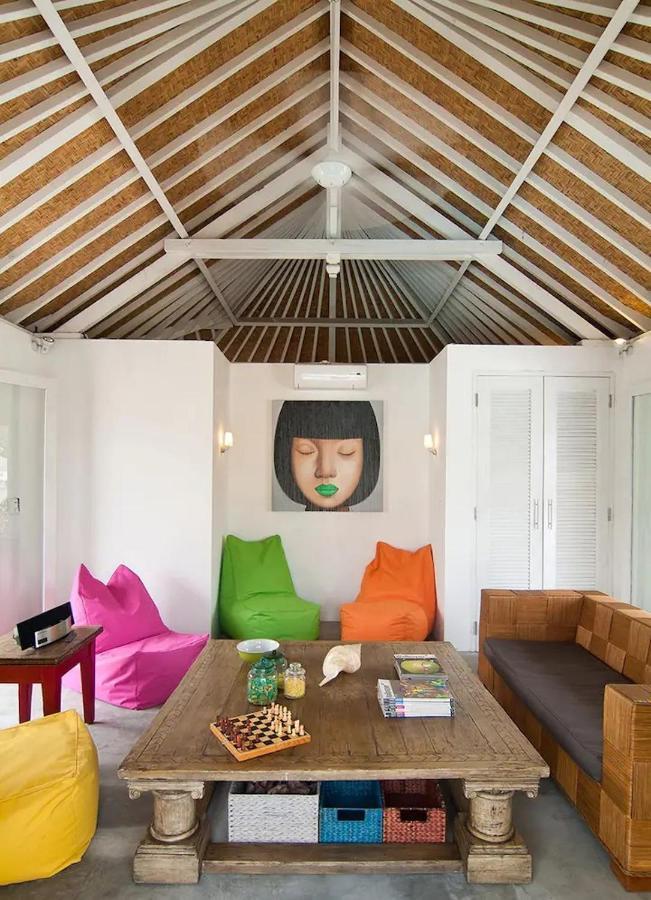 6 Bedrooms Villa