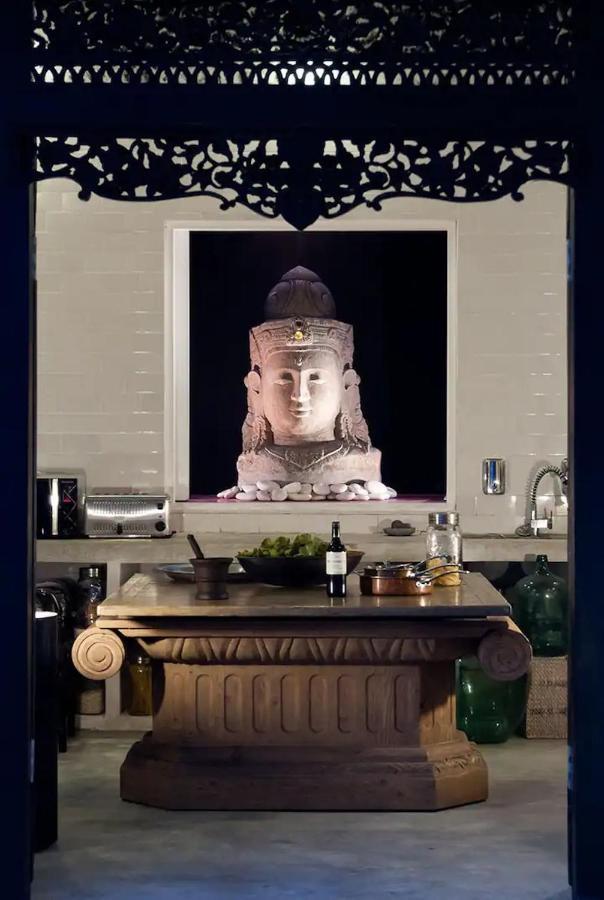 Villa 6 Bedrooms Seminyak (Bali)