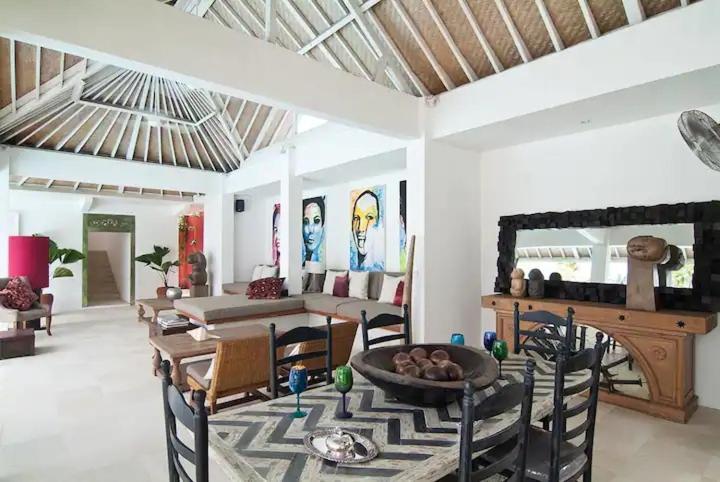6 Bedrooms Villa Seminyak (Bali)