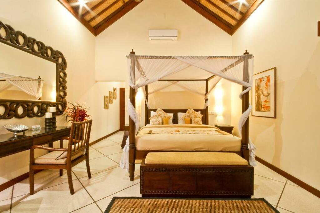 Mango - 3 Bedroom In Vila Seminyak (Bali)