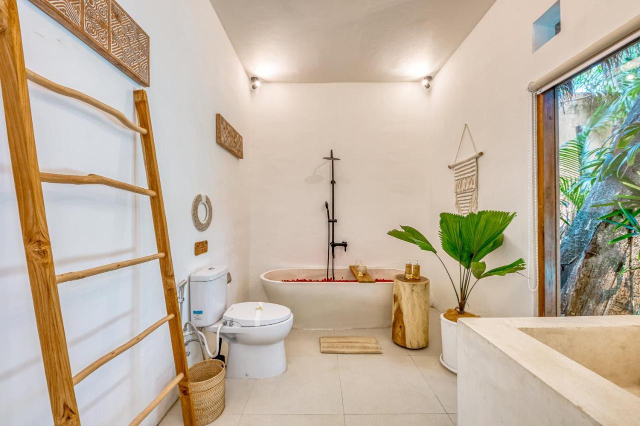 Villa Indigo - 5-bdr With Huge Pool And Garden Seminyak (Bali)