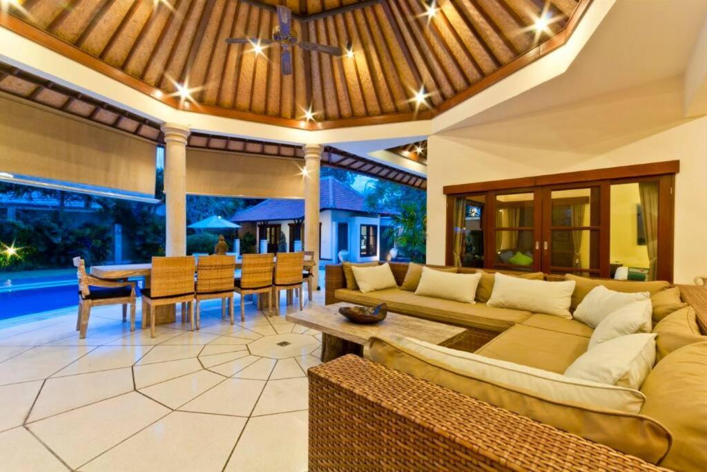 Mango - 3 Bedroom In Vila Seminyak (Bali)