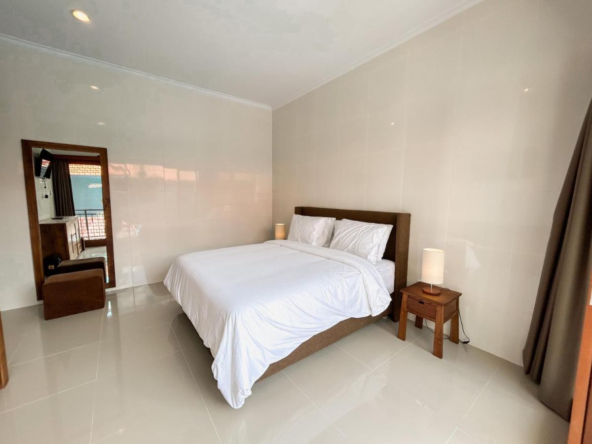 James Guest House *