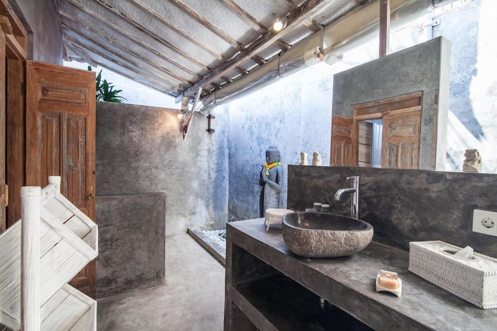 Joglo Oberoi Beautiful 4br Prime Location