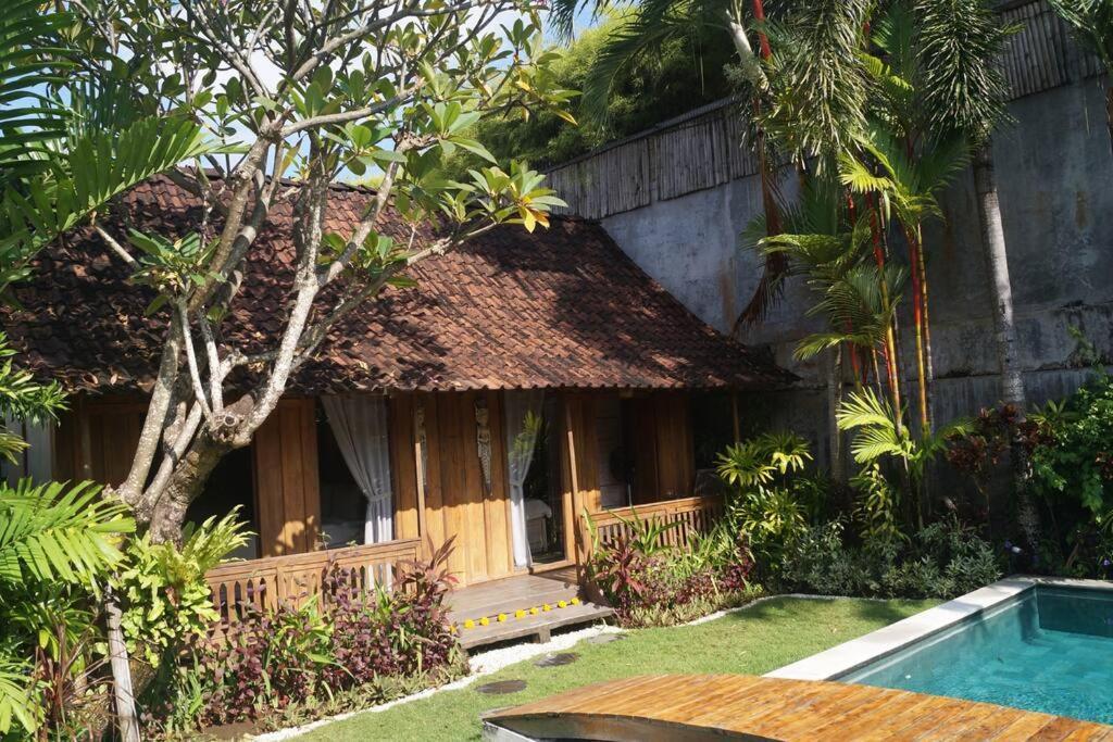 Villa Joglo Oberoi Beautiful 4br Prime Location Seminyak (Bali)