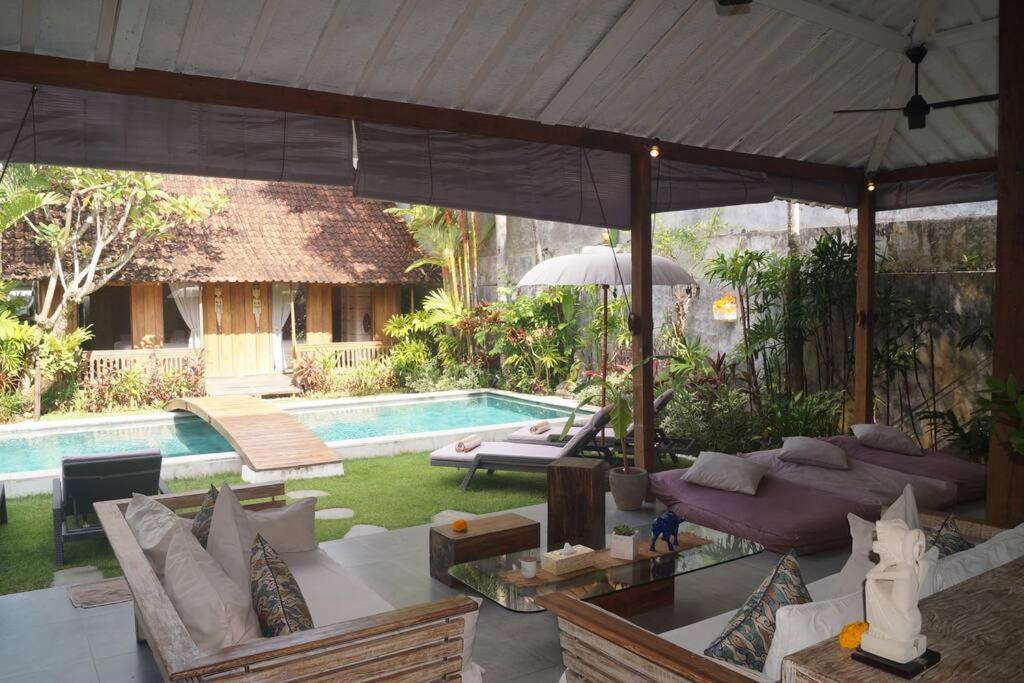 Villa Joglo Oberoi Beautiful 4br Prime Location Seminyak (Bali)