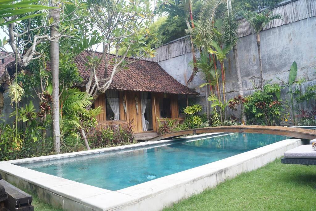 Villa Joglo Oberoi Beautiful 4br Prime Location Seminyak (Bali)
