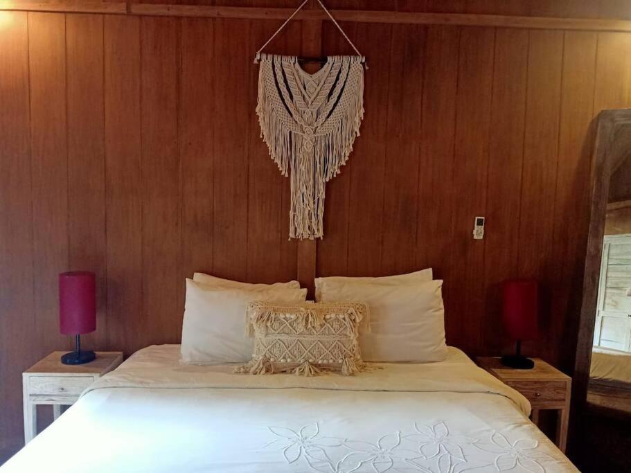Villa Joglo Oberoi Beautiful 4br Prime Location
