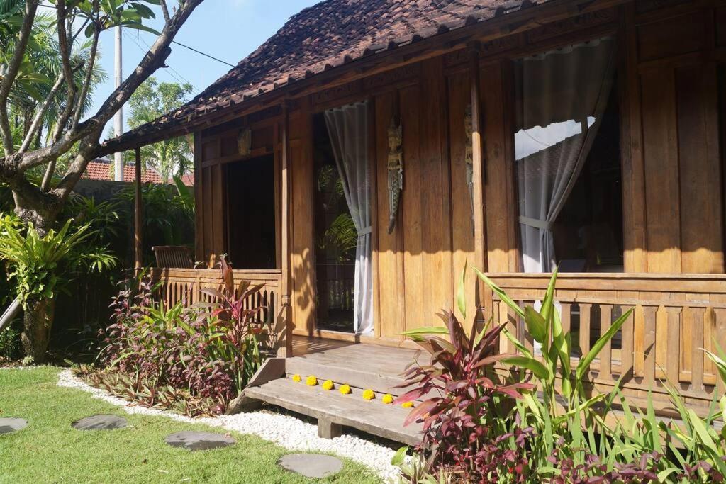 Joglo Oberoi Beautiful 4br Prime Location *
