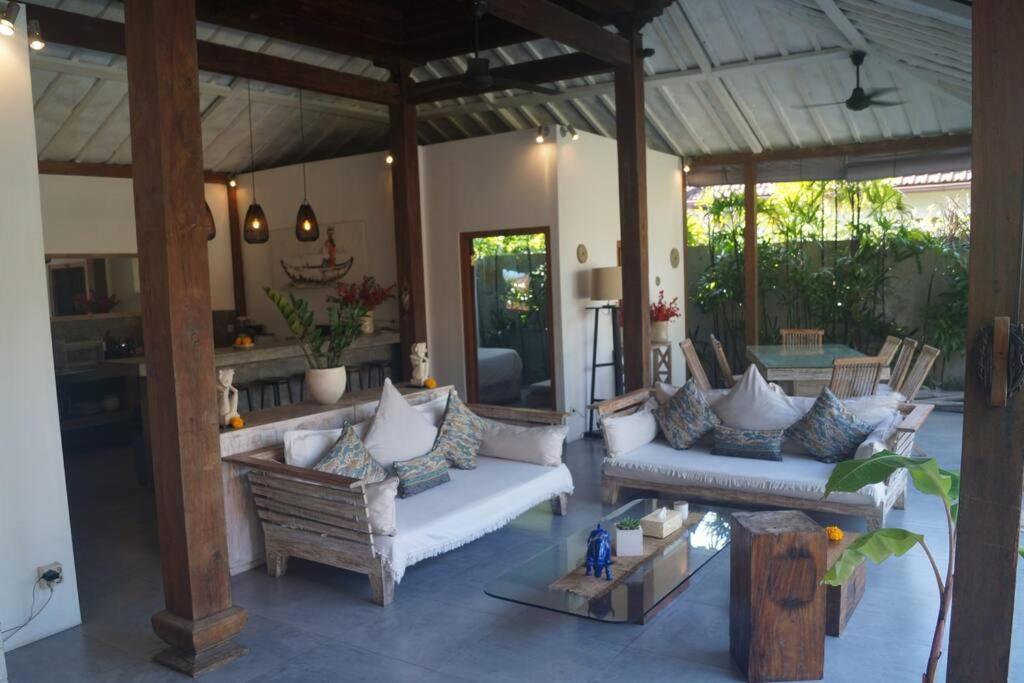 Joglo Oberoi Beautiful 4br Prime Location *
