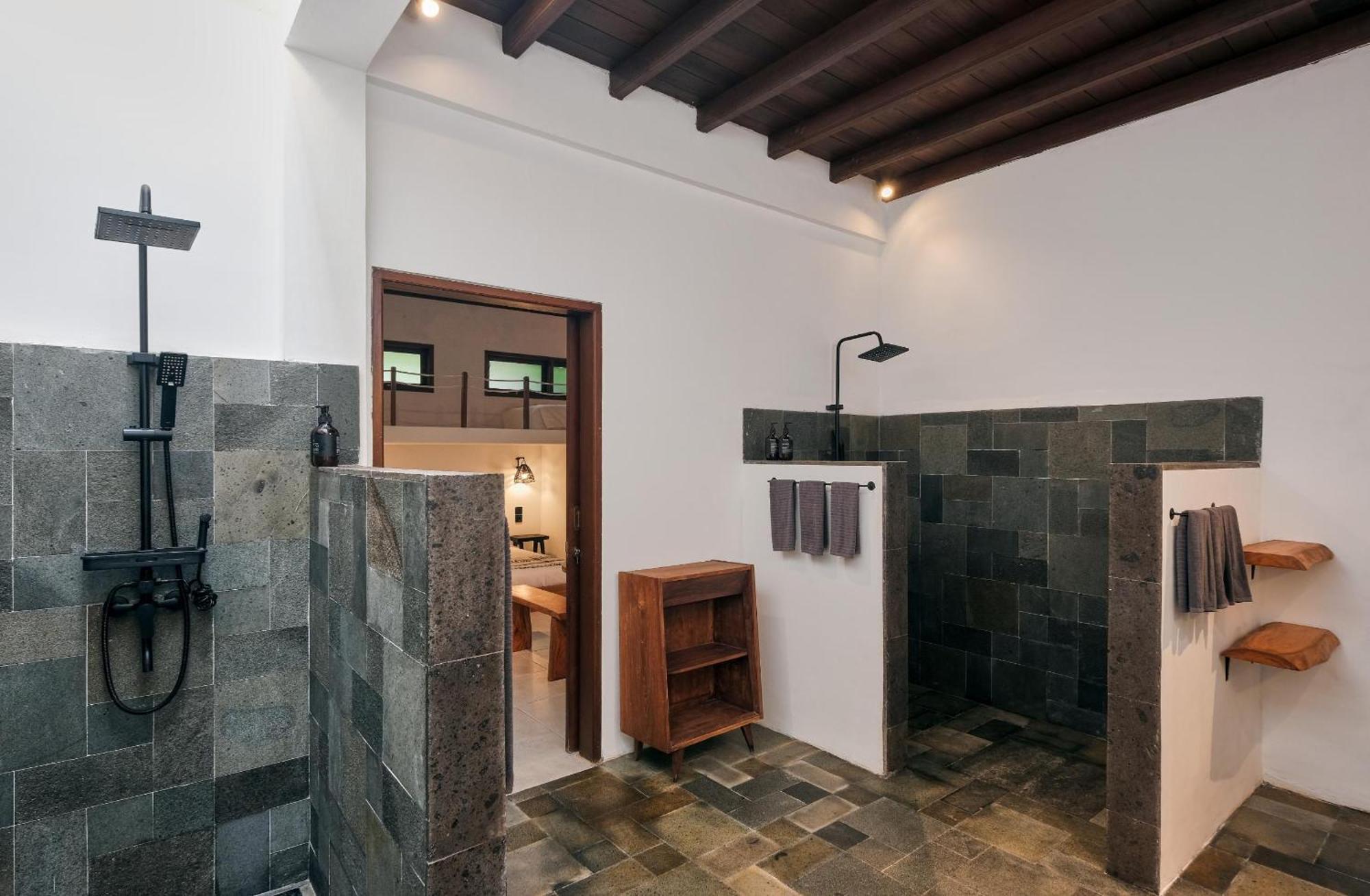 Nativ Living Legian 6br 16px Big Group Walk To 66 Villa