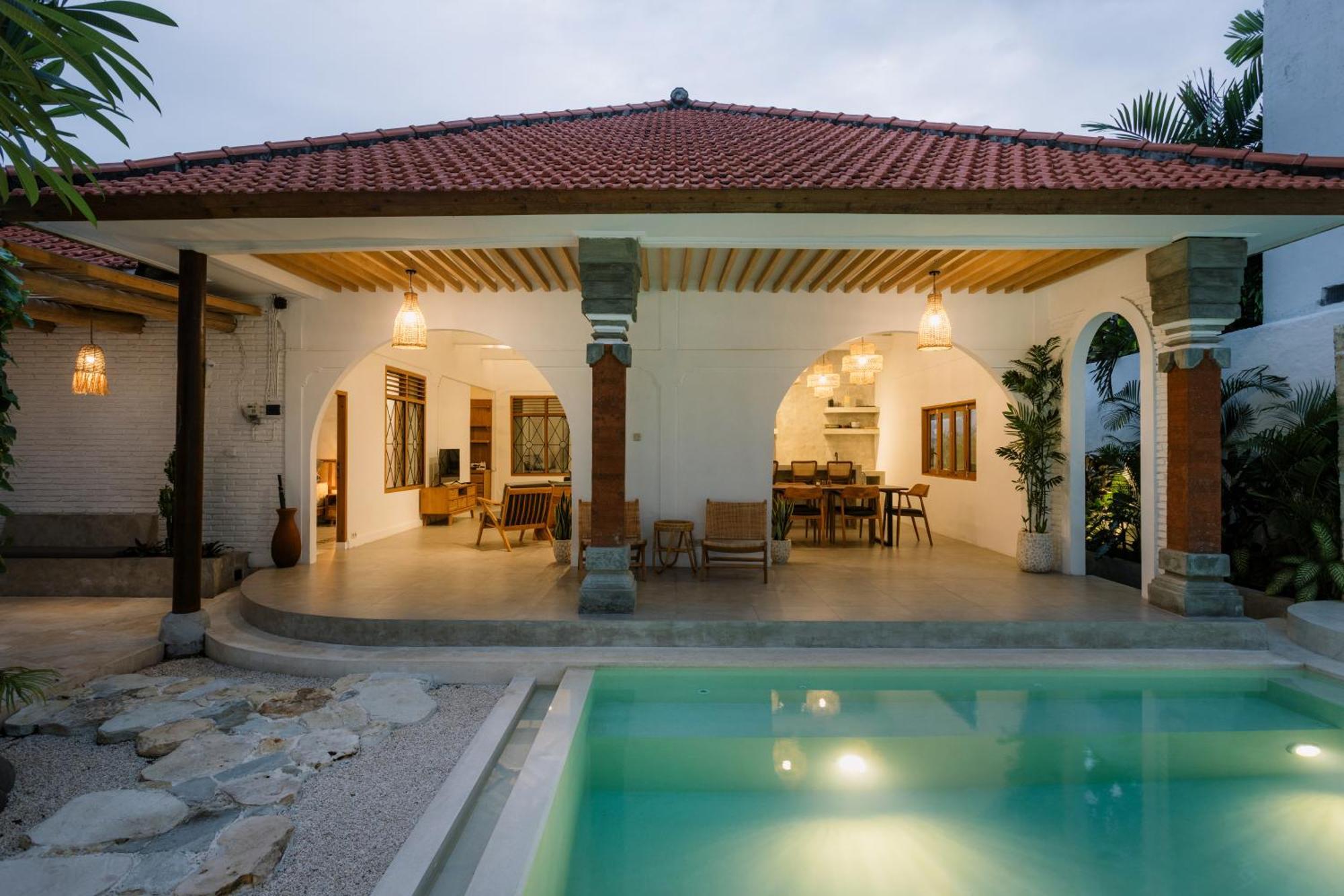 Batu Putih Seminyak (Bali)