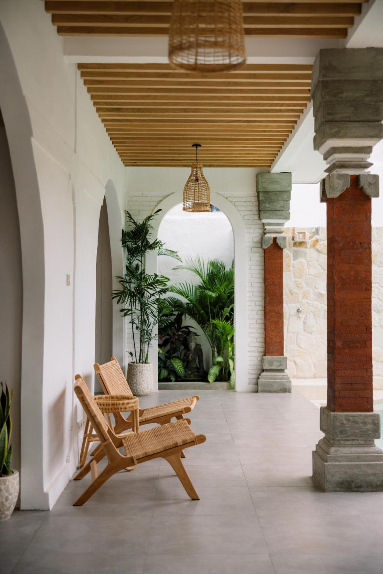 Batu Putih Seminyak (Bali)