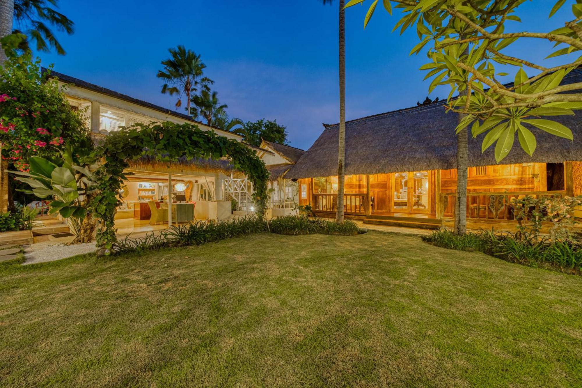Kalis, 10 Bedroom Family And Group Villa Seminyak (Bali)