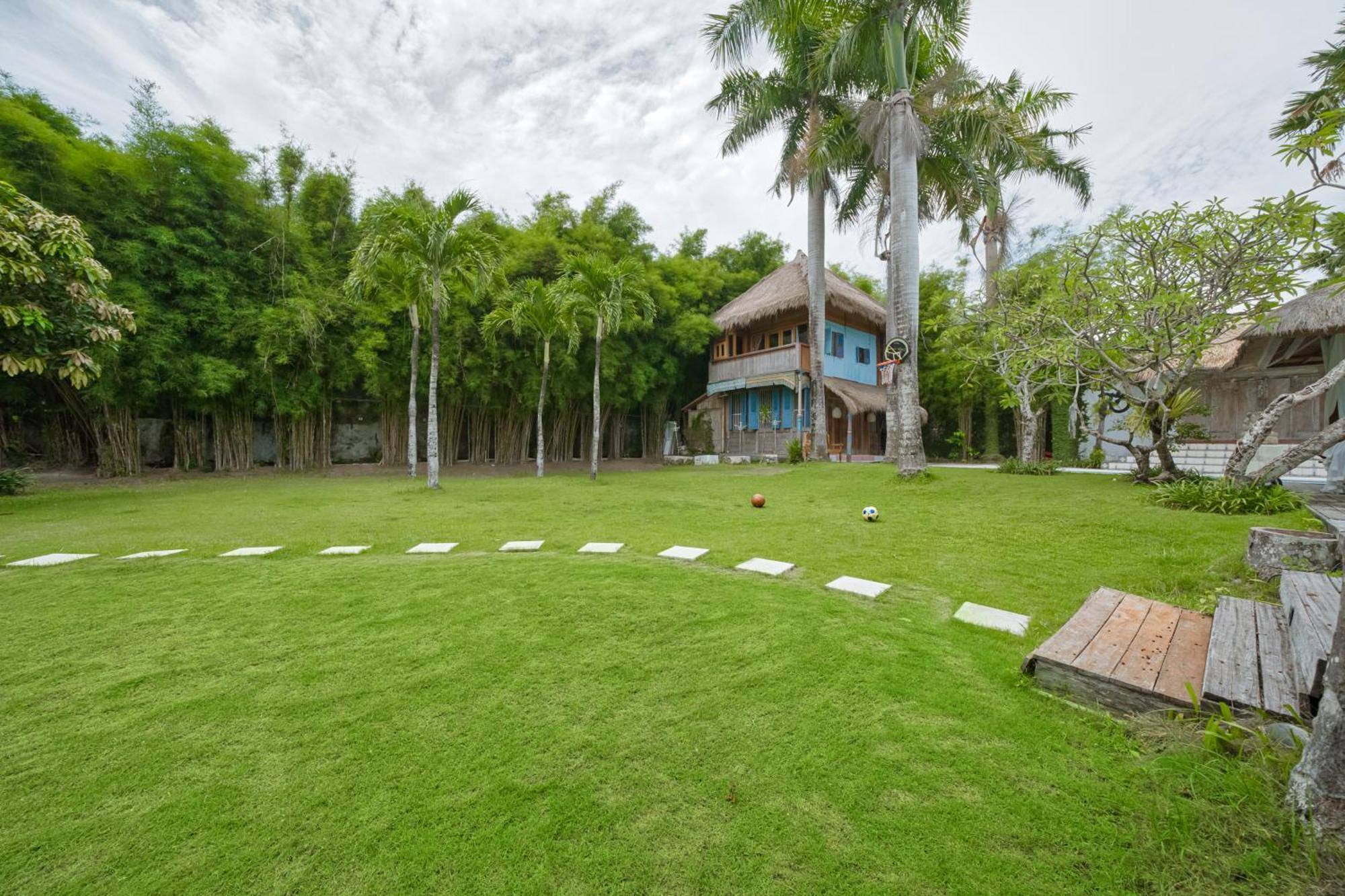 Villa Kalis, 10 Bedroom Family And Group Seminyak (Bali)