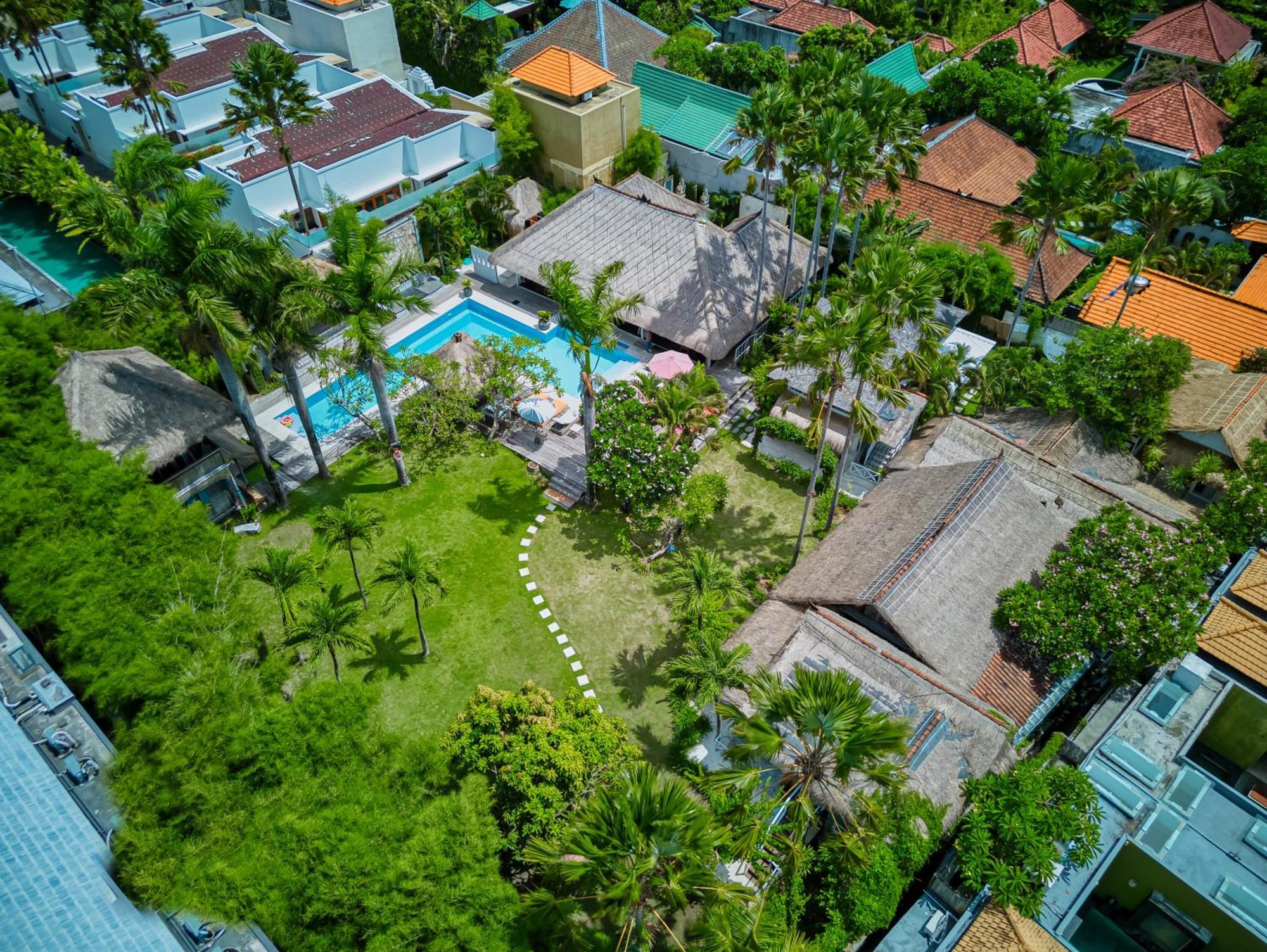 Villa Kalis, 10 Bedroom Family And Group Seminyak (Bali)