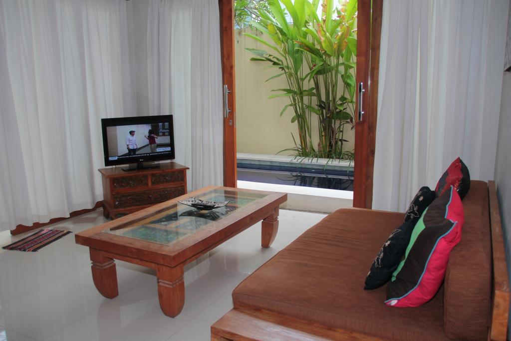 Anyelir Seminyak