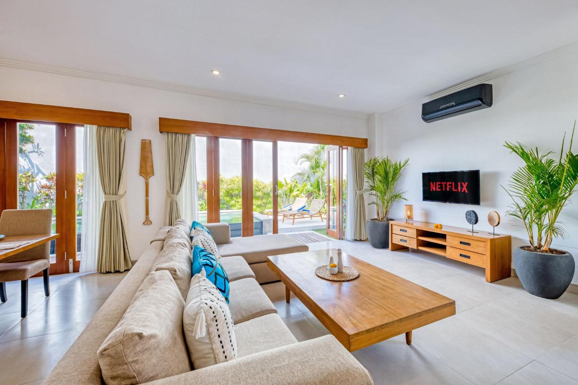 Freshly Renovated 3 Bd Homey Villa *