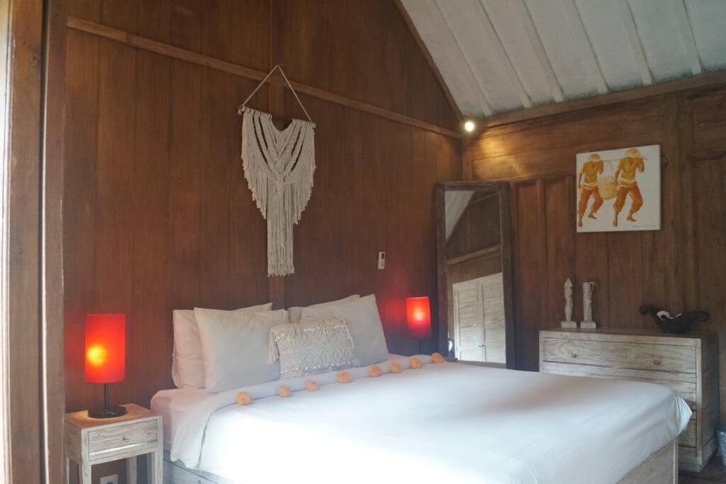 Villa Joglo Oberoi Beautiful 4br Prime Location Seminyak (Bali)