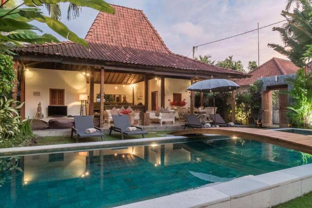 Joglo Oberoi Beautiful 4br Prime Location *