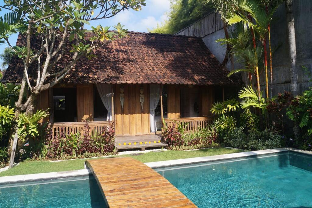 Joglo Oberoi Beautiful 4br Prime Location