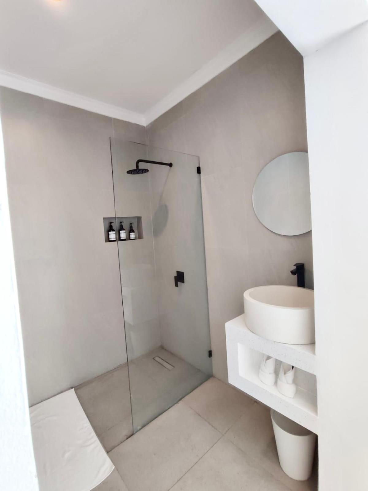 Pousada Casa De Lupe 5 Bedroom In Kerobokan Seminyak