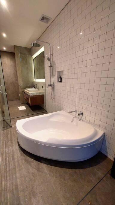 Akhila 1 - 1 Bedroom Modern Tropical At The Heart Of Villa *