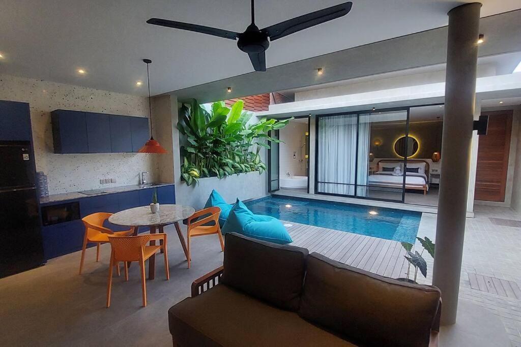Akhila 1 - 1 Bedroom Modern Tropical At The Heart Of * Seminyak (Bali)