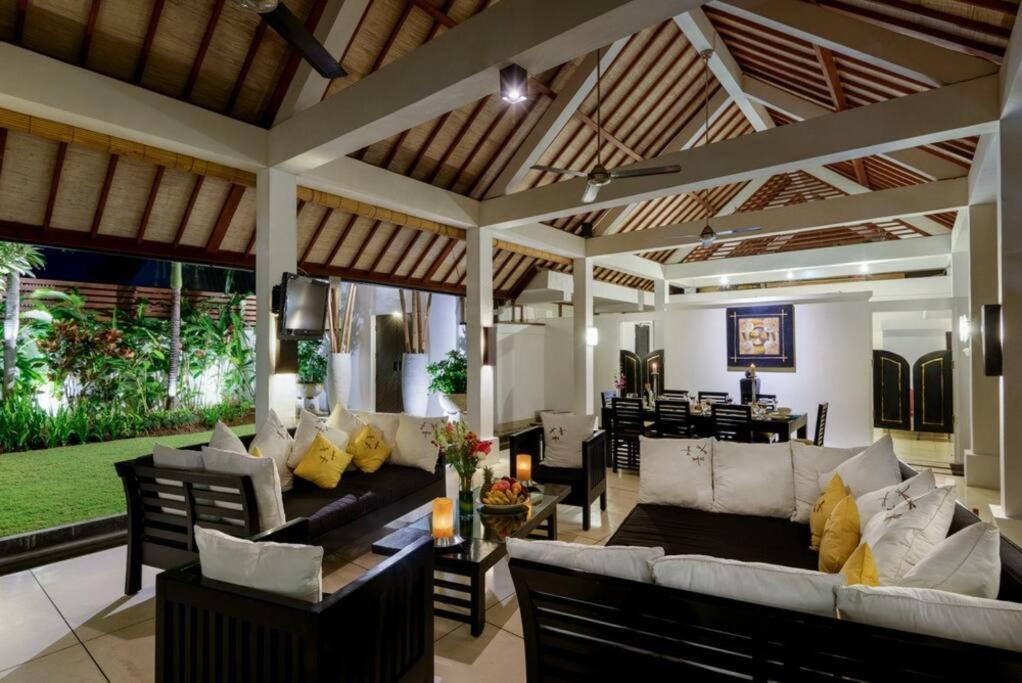 Noa, 3 Bed Luxury Villa, Large Pool In Oberoi Street; Seminyak (Bali)