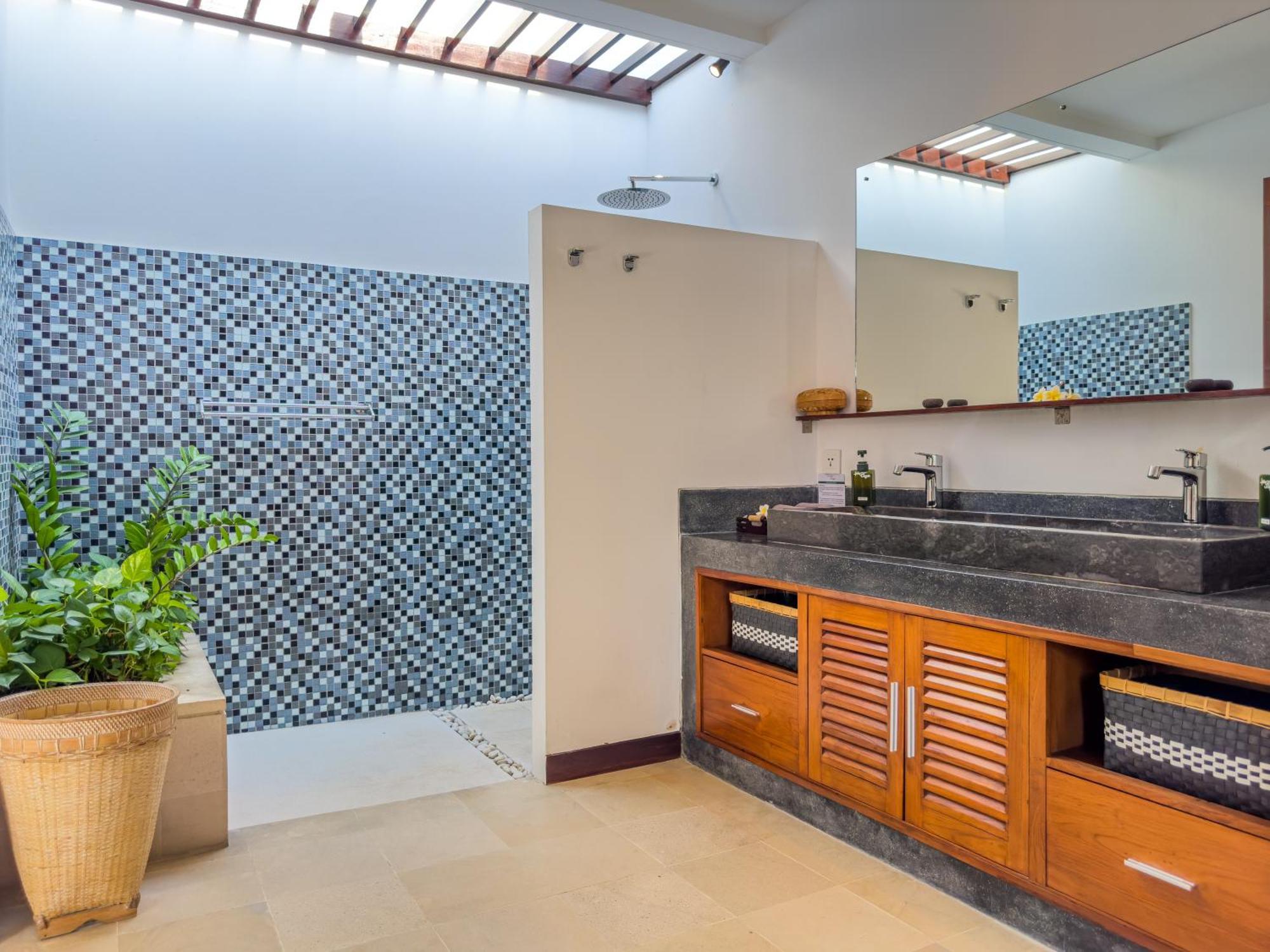 Bugis Kayu Aya Seminyak