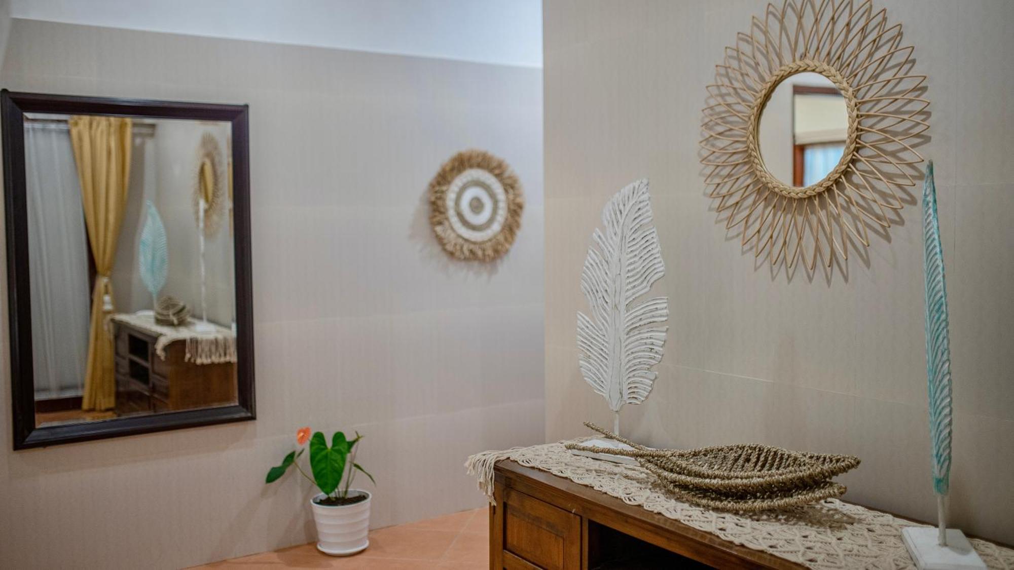 Villa Leluhur 2 - 3br, Free Nmax, Airport Pick Up And Yt Premium